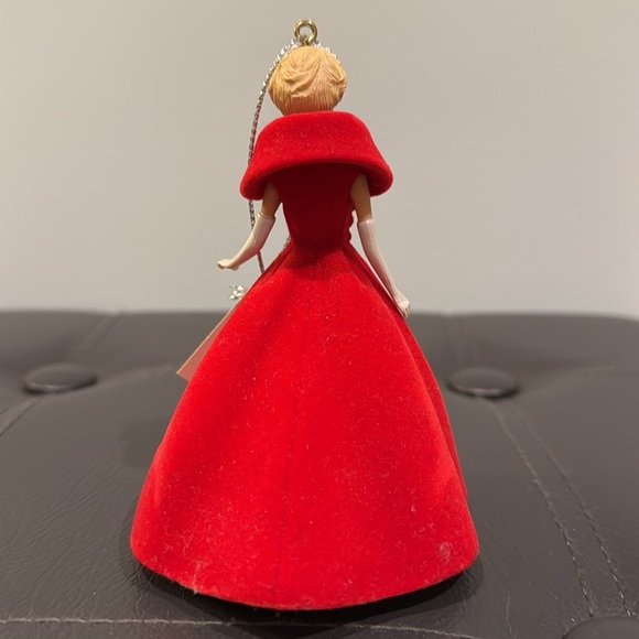 Heirloom Collection | Barbie Sophisticated Lady Ornament- 2013 - Picture 3 of 10